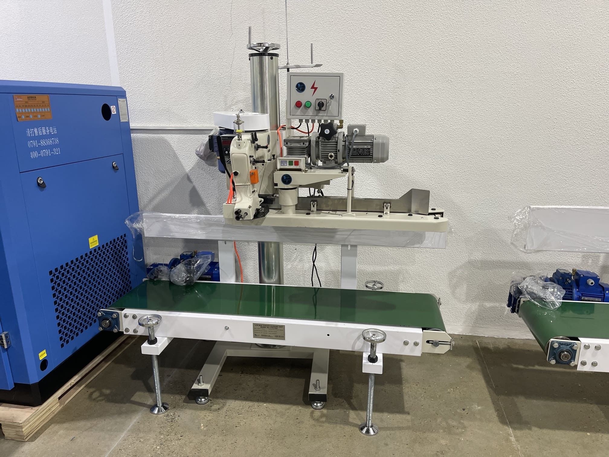 Мешкозашивочный комплекс: конвейер ленточный LFS-1500 в комплекте с мешкозашивочной машиной GK35-6A